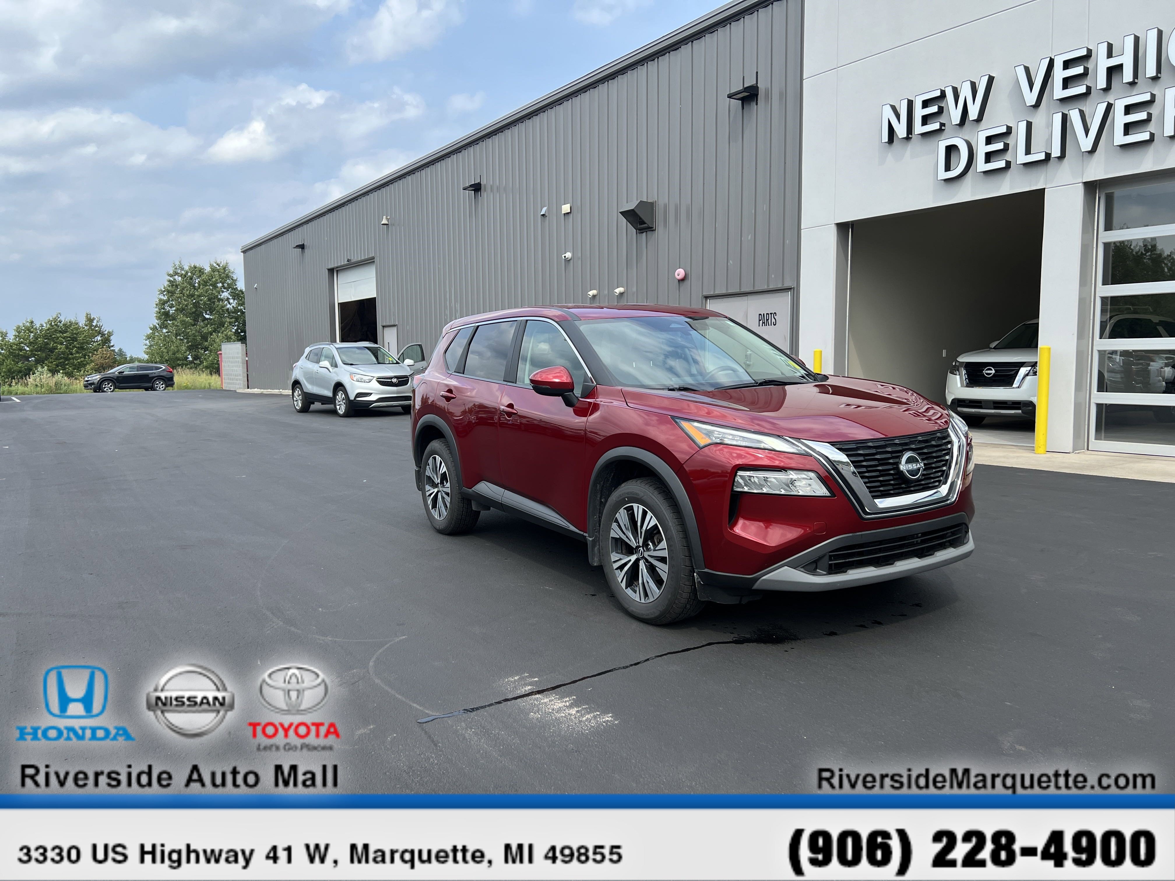 Used 2023 Nissan Rogue SV image 1