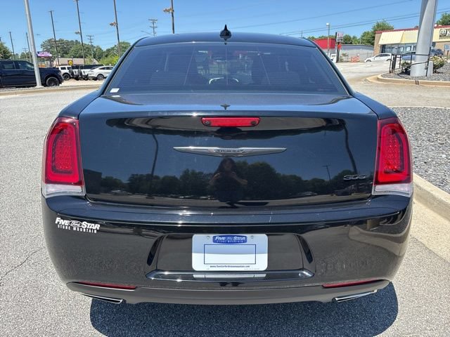 Used 2021 Chrysler 300 Touring w/ Sport Appearance Package RWD image 7