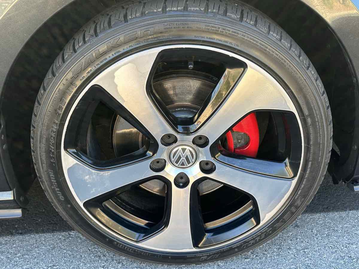 Used 2015 Volkswagen GTI SE FWD image 53