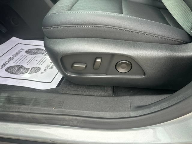 New 2026 Chevrolet Equinox LT w/ Convenience Package II FWD image 17