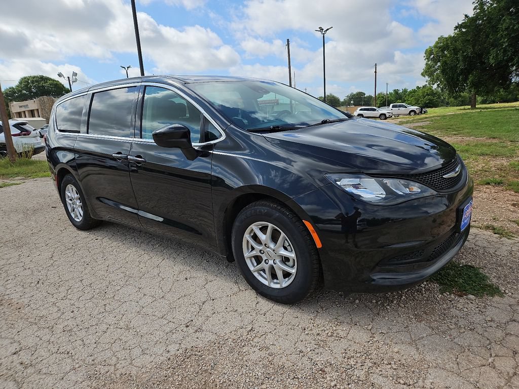 Used 2023 Chrysler Voyager LX FWD image 1