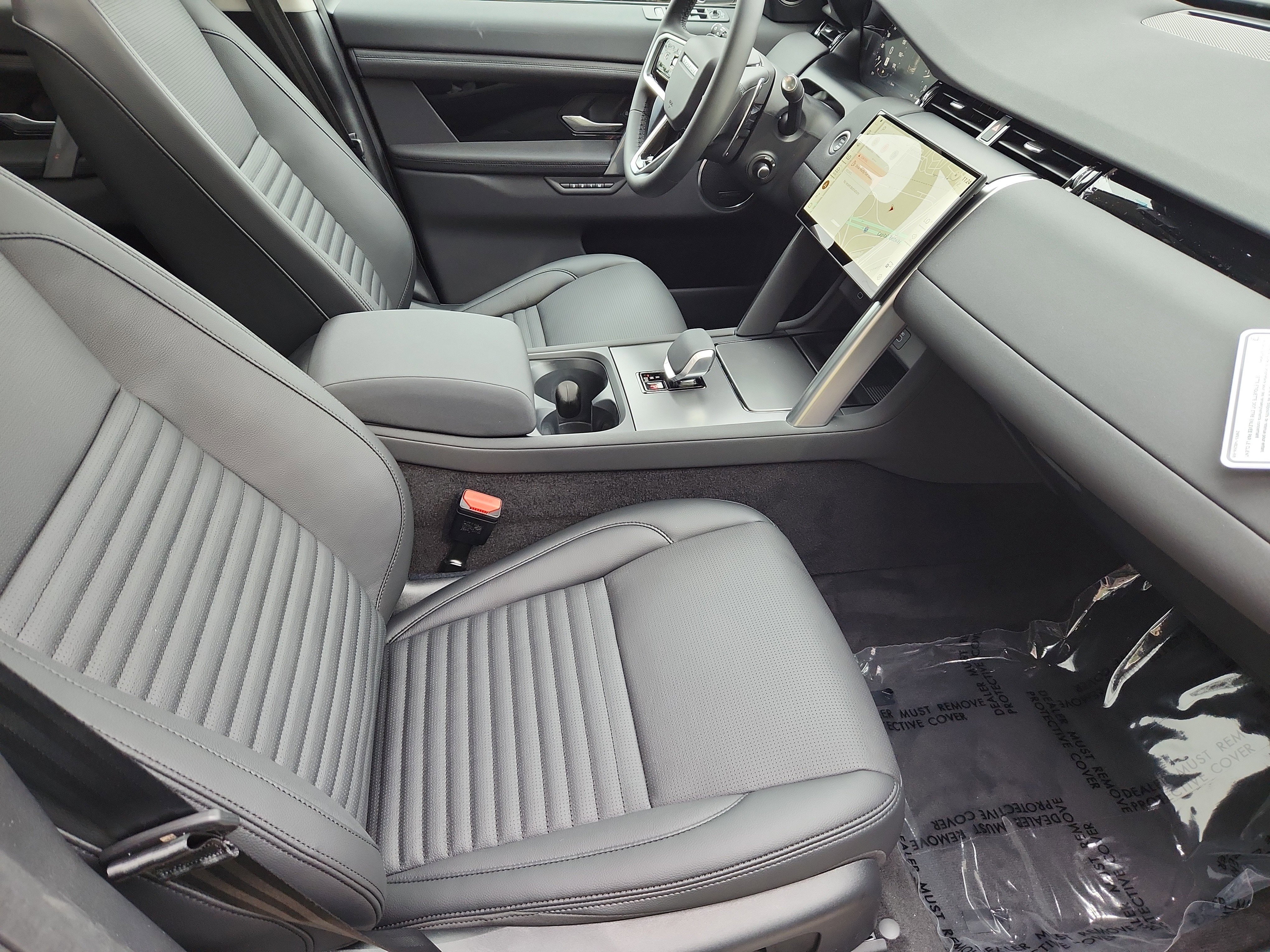 Used 2025 Land Rover Discovery Sport S image 3