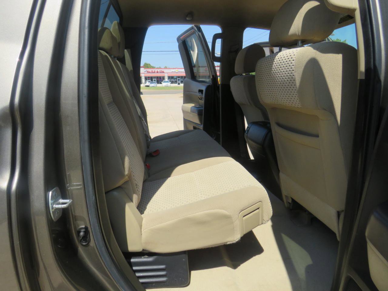 Used 2010 Toyota Tundra 4x4 Double Cab image 23