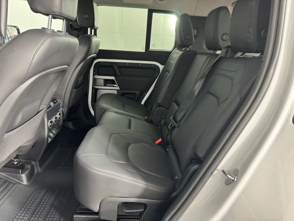 Used 2023 Land Rover Defender 130 SE image 21