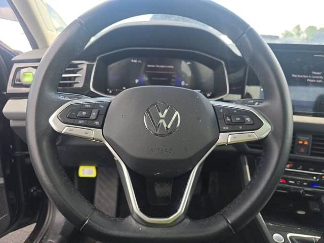 Used 2025 Volkswagen Jetta SE FWD image 22