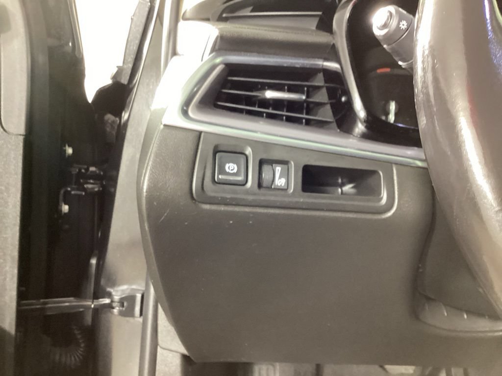 Used 2018 Cadillac XT5 Premium Luxury w/ Driver Assist Package AWD/4WD image 12