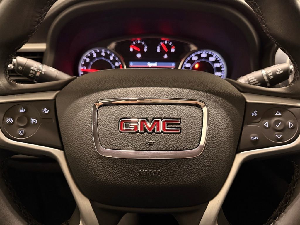 Used 2023 GMC Acadia SLT image 18