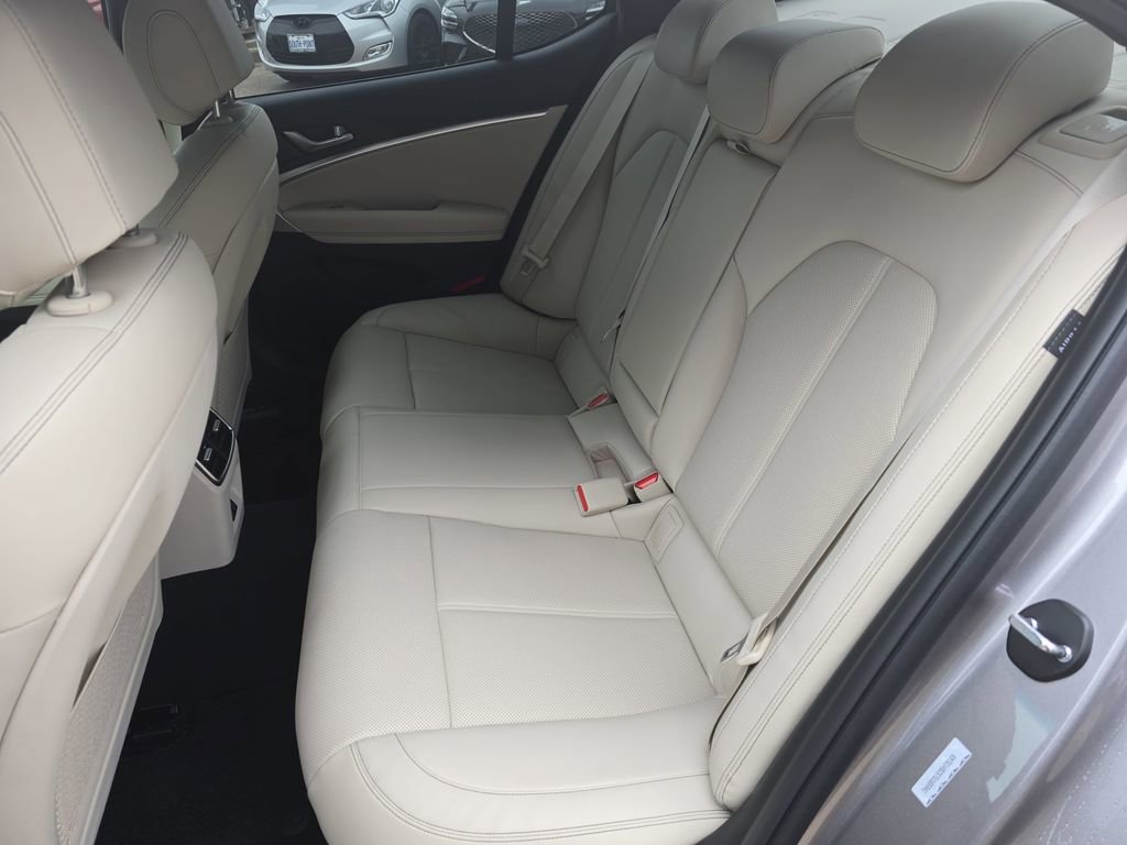 Used 2026 Genesis G70 2.5T image 13