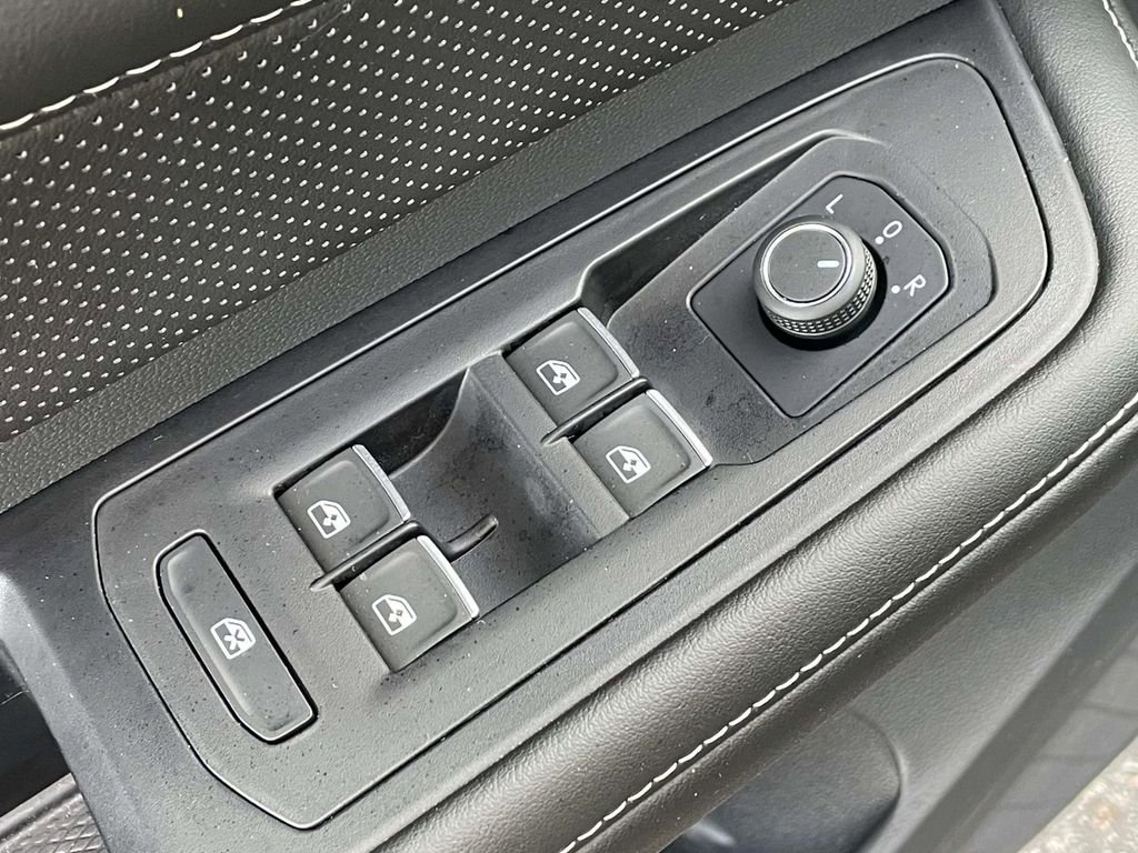 Used 2024 Volkswagen Atlas Cross Sport SE image 16