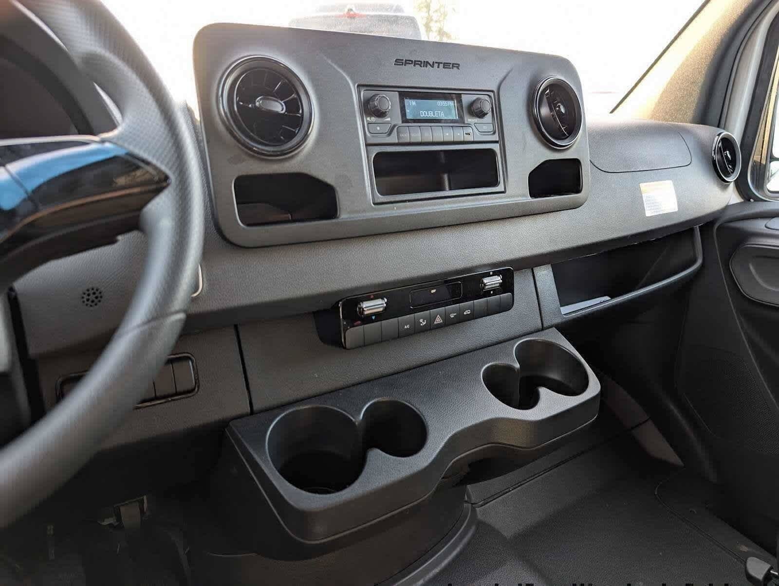 Used 2025 Mercedes-Benz Sprinter 2500 image 35