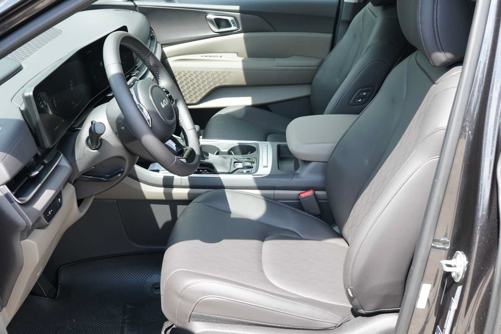 Certified 2026 Kia Carnival EX FWD image 8