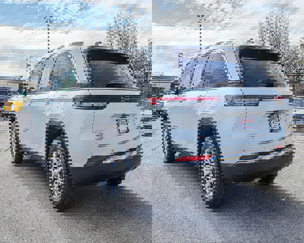 Used 2022 Jeep Grand Cherokee Limited image 8