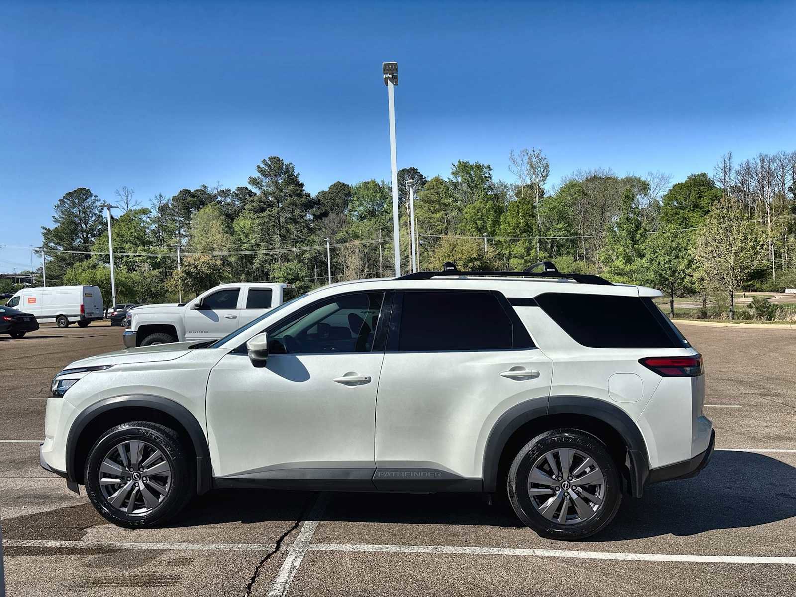 Used 2022 Nissan Pathfinder SV image 5