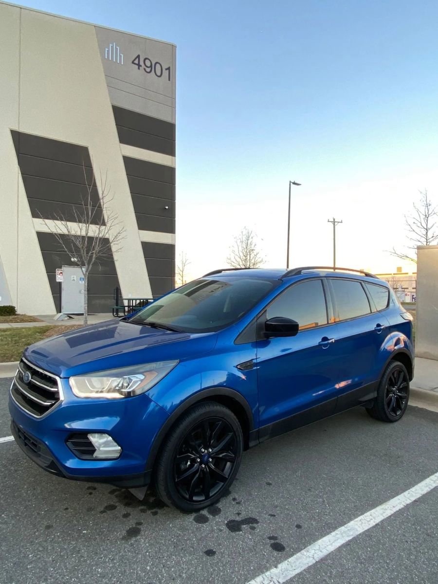 Used 2017 Ford Escape SE w/ SE Sport Appearance Package image 1