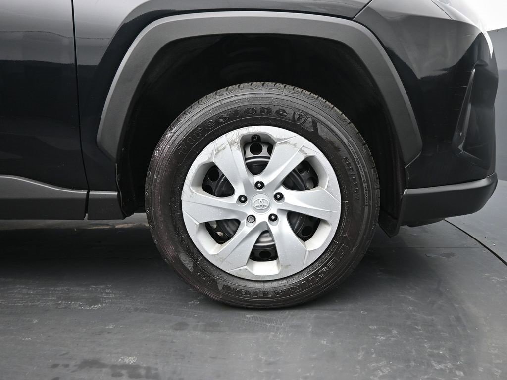 Used 2019 Toyota RAV4 LE image 10