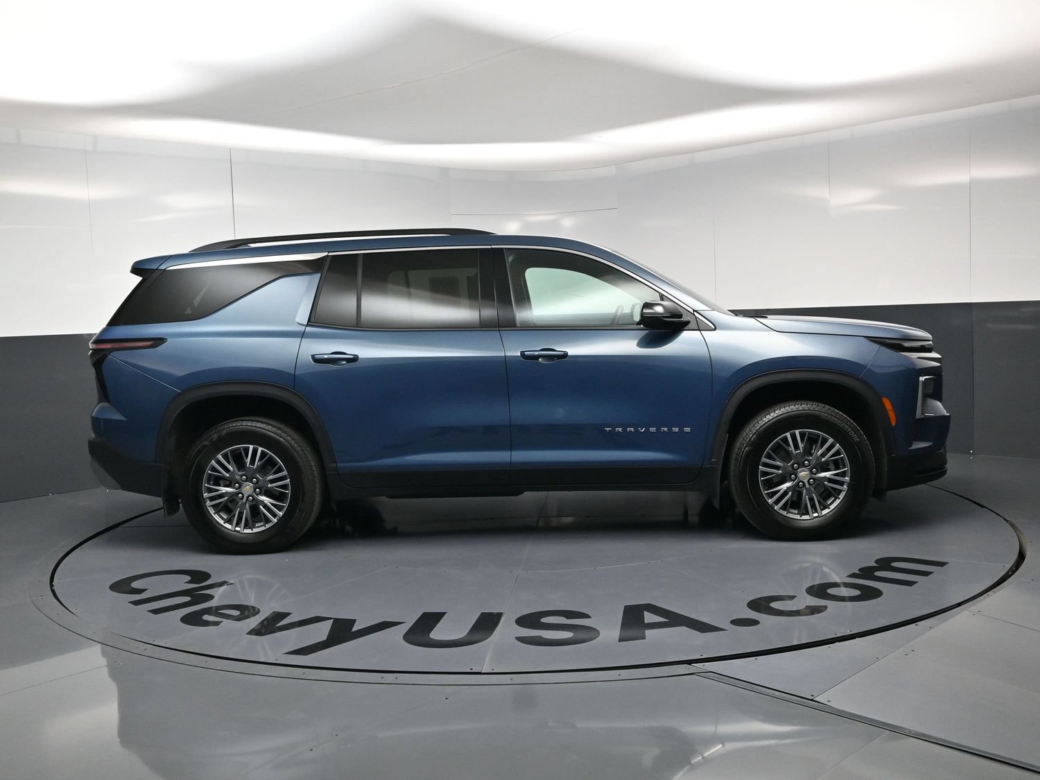 Used 2025 Chevrolet Traverse LT FWD image 10