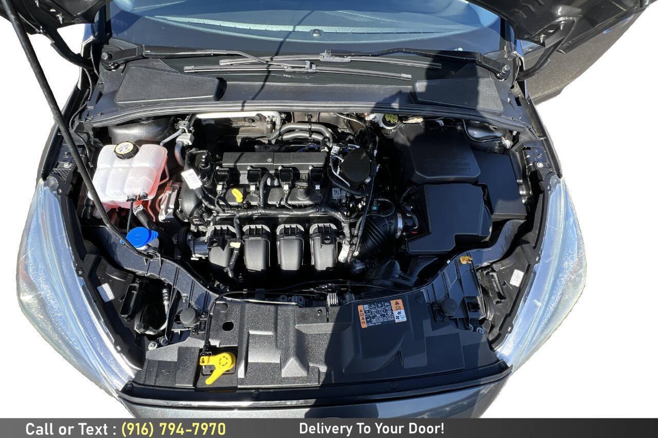 Used 2016 Ford Focus SE w/ SE Sport Package FWD image 12