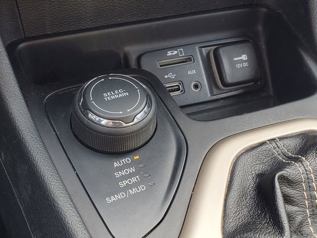 Used 2016 Jeep Cherokee Limited AWD/4WD image 24
