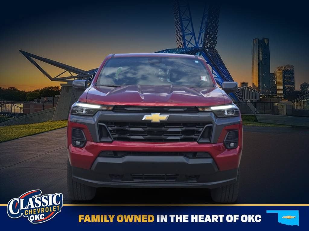 Used 2023 Chevrolet Colorado LT w/ LT Convenience Package III AWD/4WD image 2