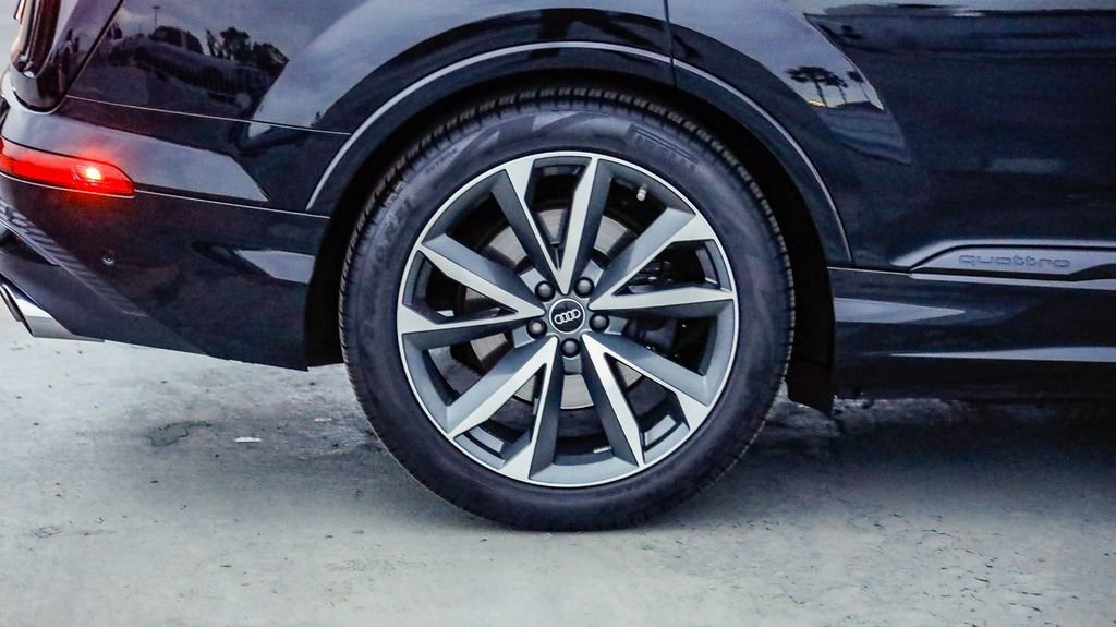 Used 2023 Audi SQ7 Prestige w/ Prestige Package AWD/4WD image 12
