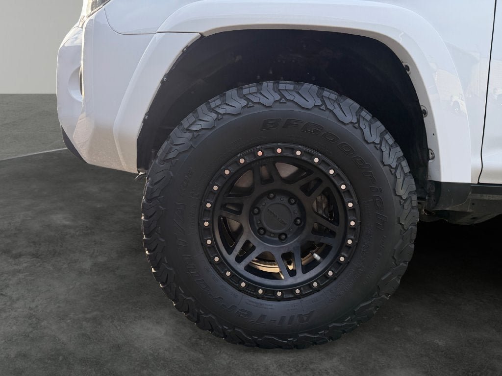 Used 2020 Toyota 4Runner SR5 Premium w/ Moonroof Package AWD/4WD image 4