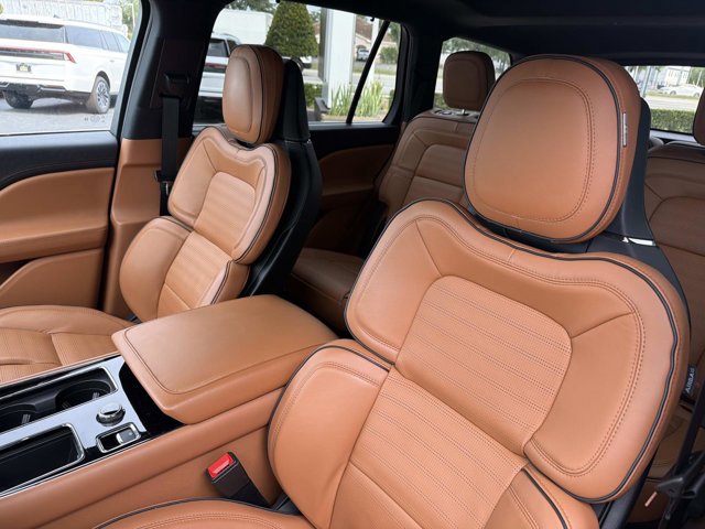 Certified 2025 Lincoln Aviator Black Label AWD/4WD image 15
