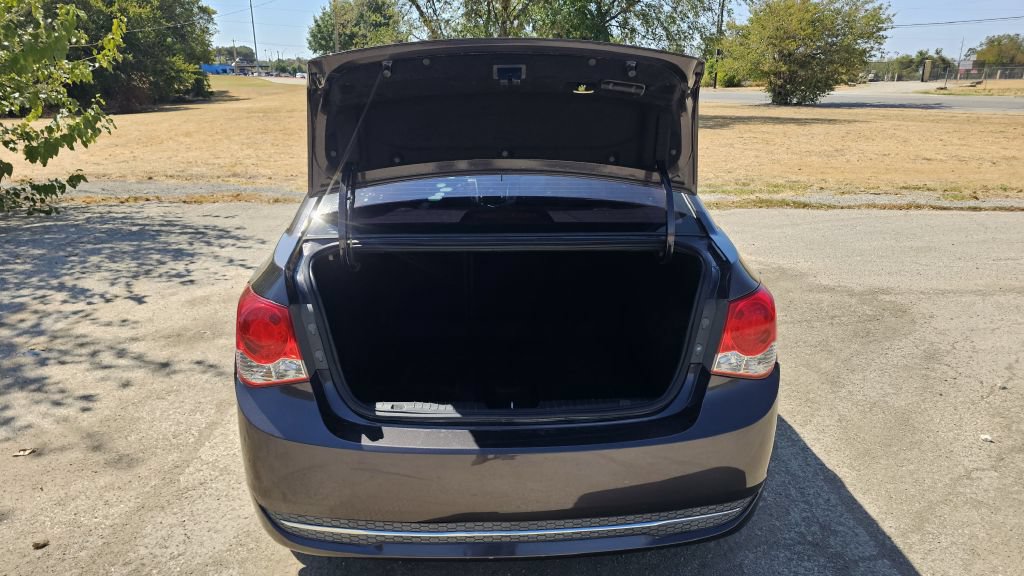 Used 2015 Chevrolet Cruze LT w/ RS Package FWD image 5