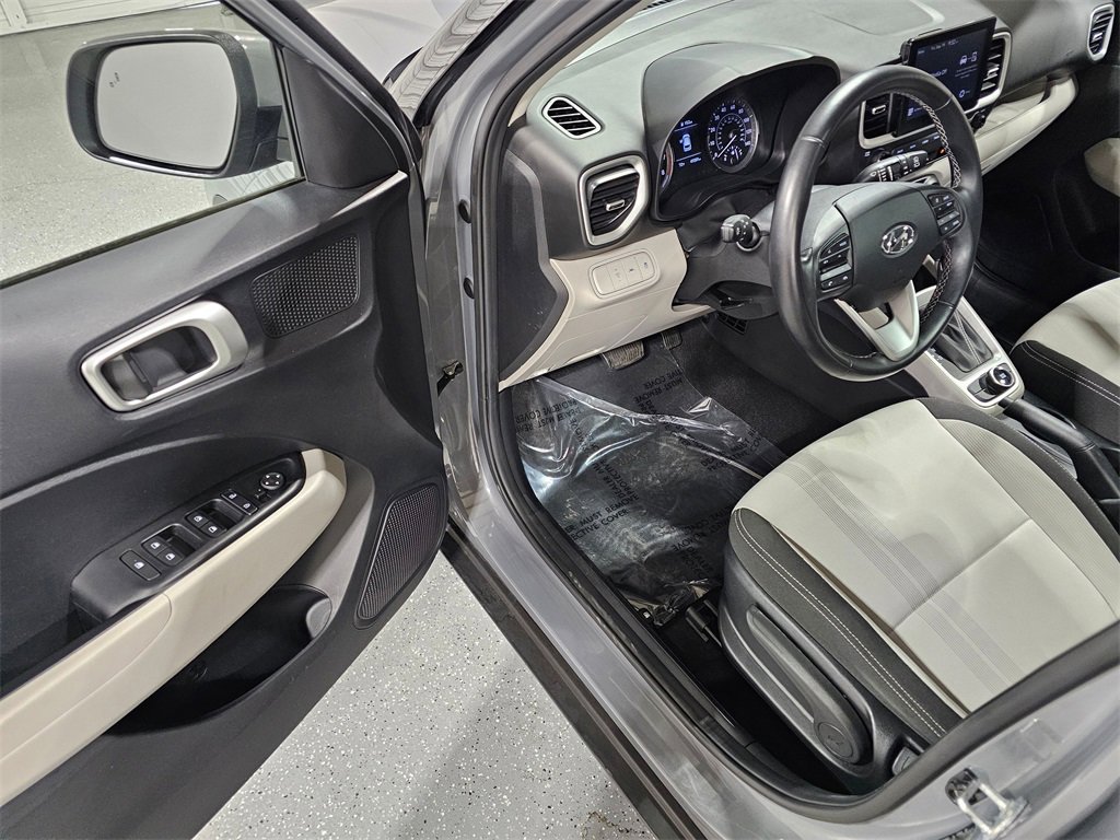 Used 2022 Hyundai Venue SEL image 20