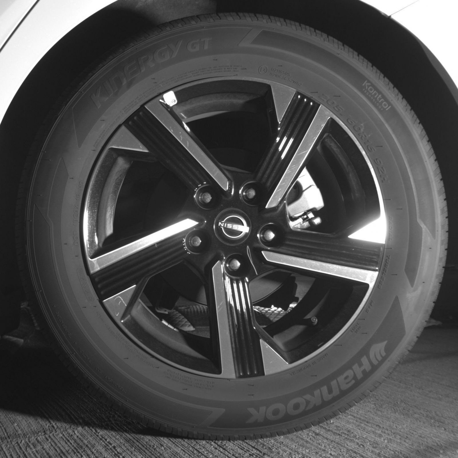 Used 2025 Nissan Sentra SV FWD image 17