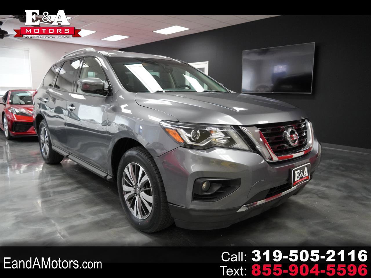 Used 2019 Nissan Pathfinder SV image 1