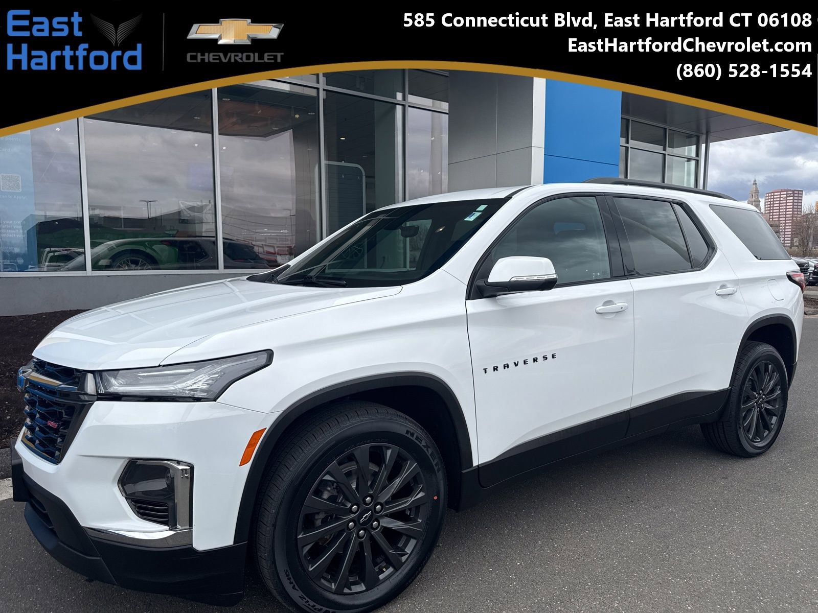 Used 2023 Chevrolet Traverse RS image 1