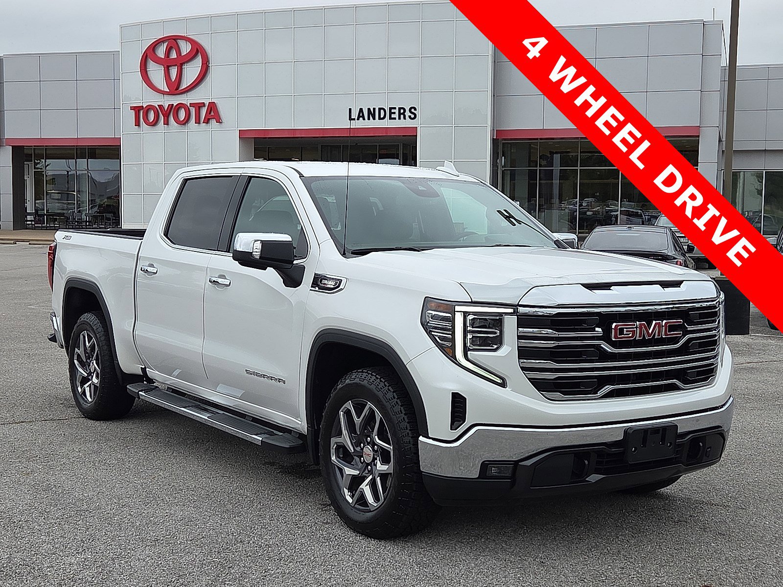 Used 2023 GMC Sierra 1500 SLT image 1
