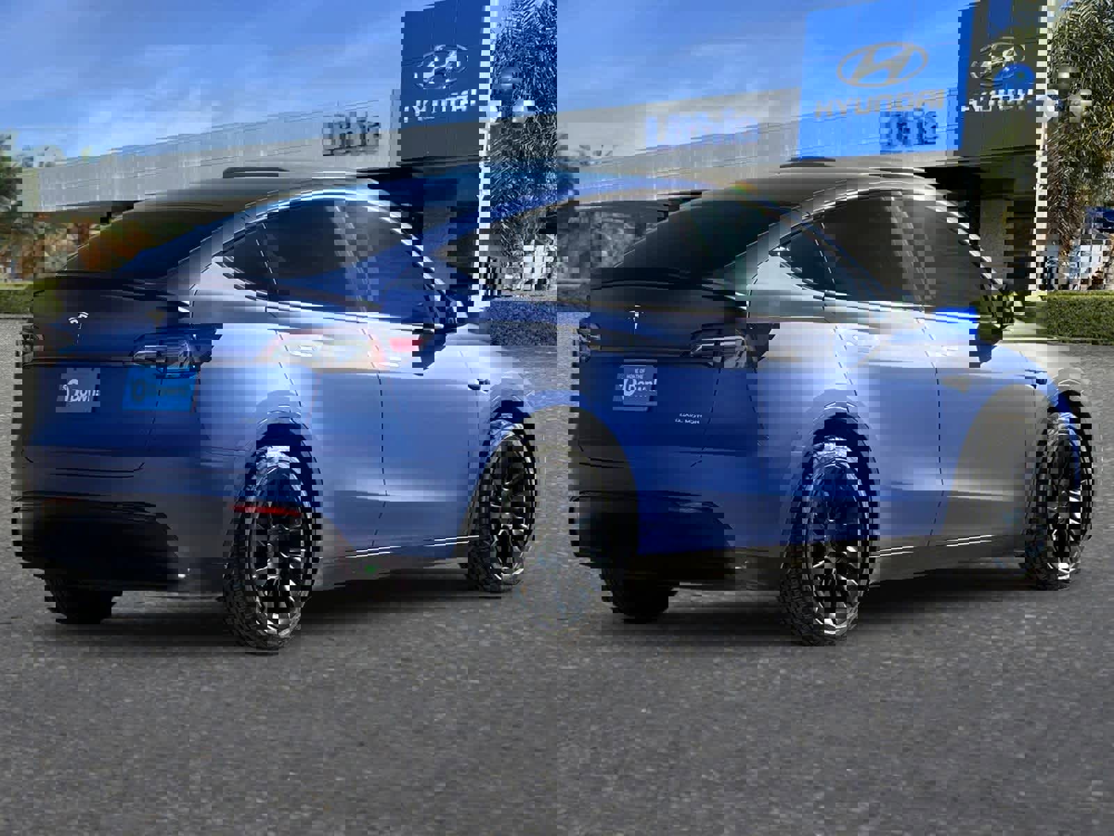 Used 2023 Tesla Model Y Long Range image 3