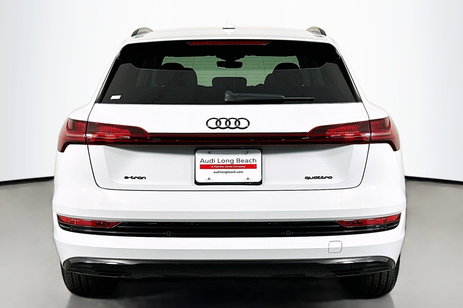 Used 2022 Audi e-tron Premium Plus w/ Premium Plus Package image 3