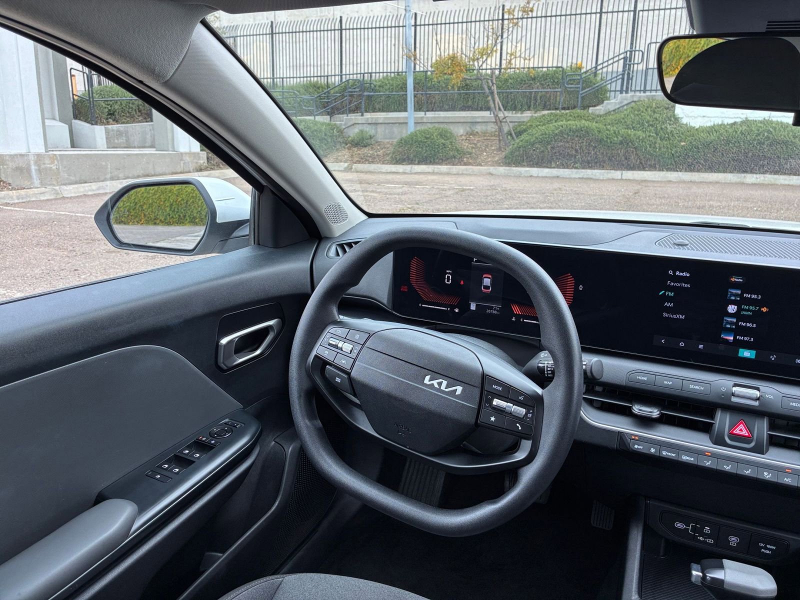 Used 2025 Kia K4 LXS image 33