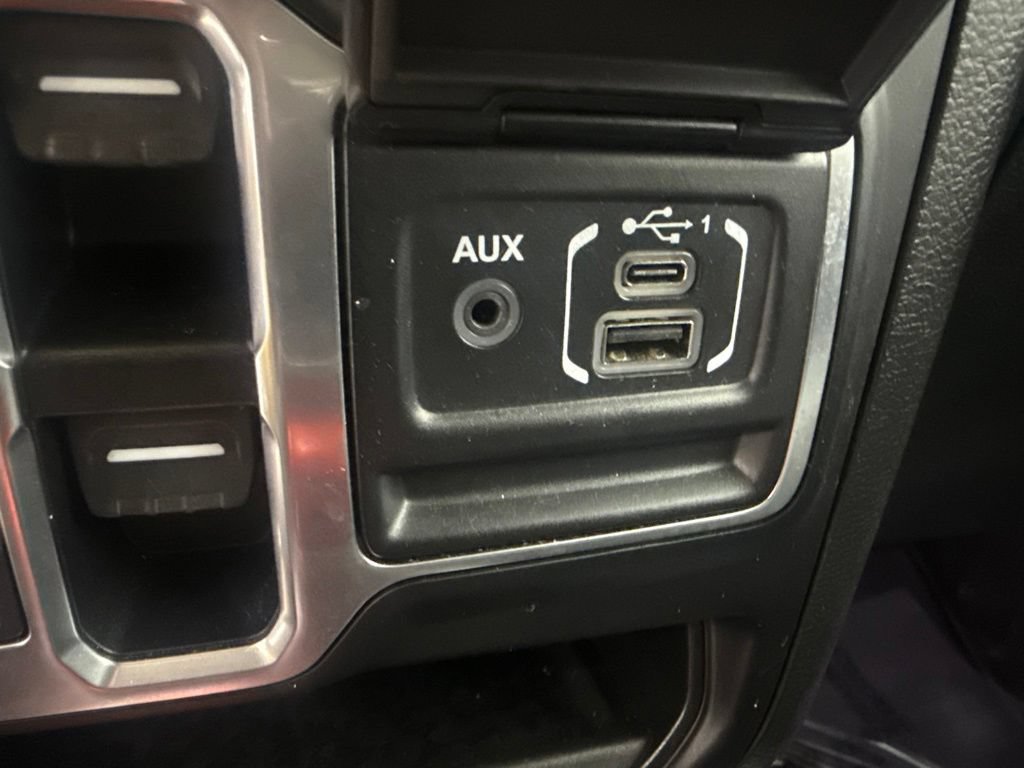 Used 2020 Jeep Wrangler Unlimited Sahara w/ Uconnect 4C Nav & Sound Group AWD/4WD image 31