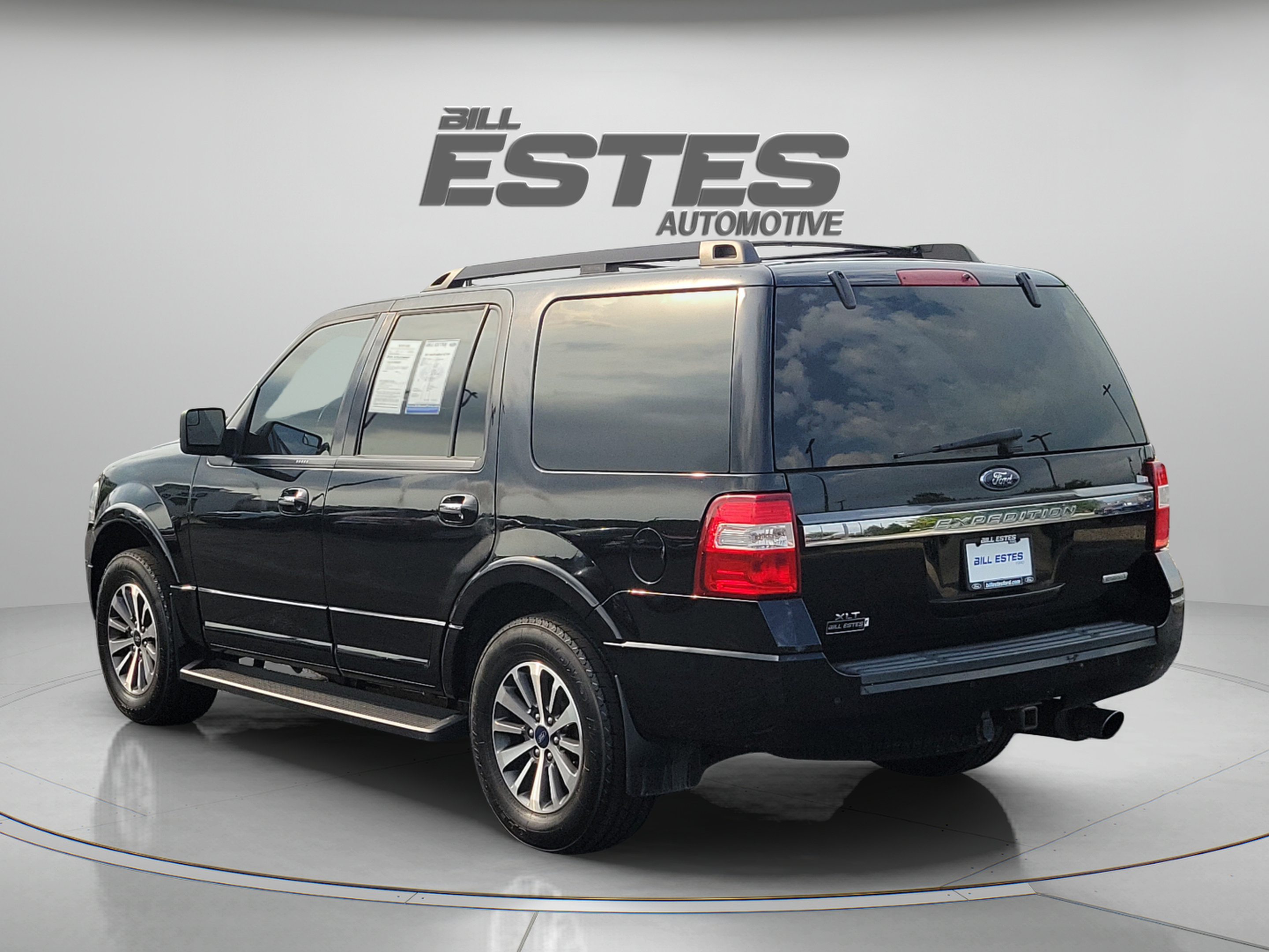 Used 2017 Ford Expedition XLT AWD/4WD image 2