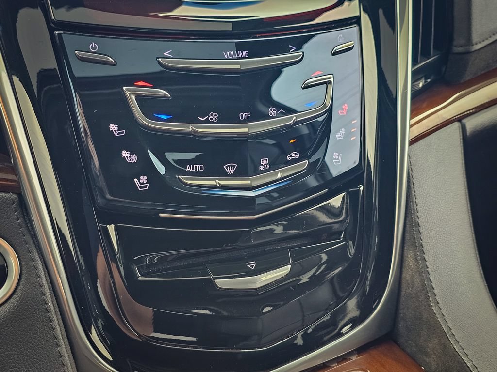 Used 2020 Cadillac Escalade Luxury w/ Escalade Sport Edition RWD image 29