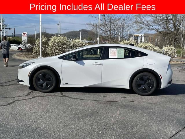 Used 2026 Toyota Prius LE AWD/4WD image 2