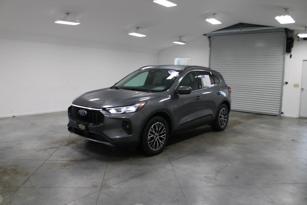 Used 2023 Ford Escape SE w/ PHEV Premium Package image 4