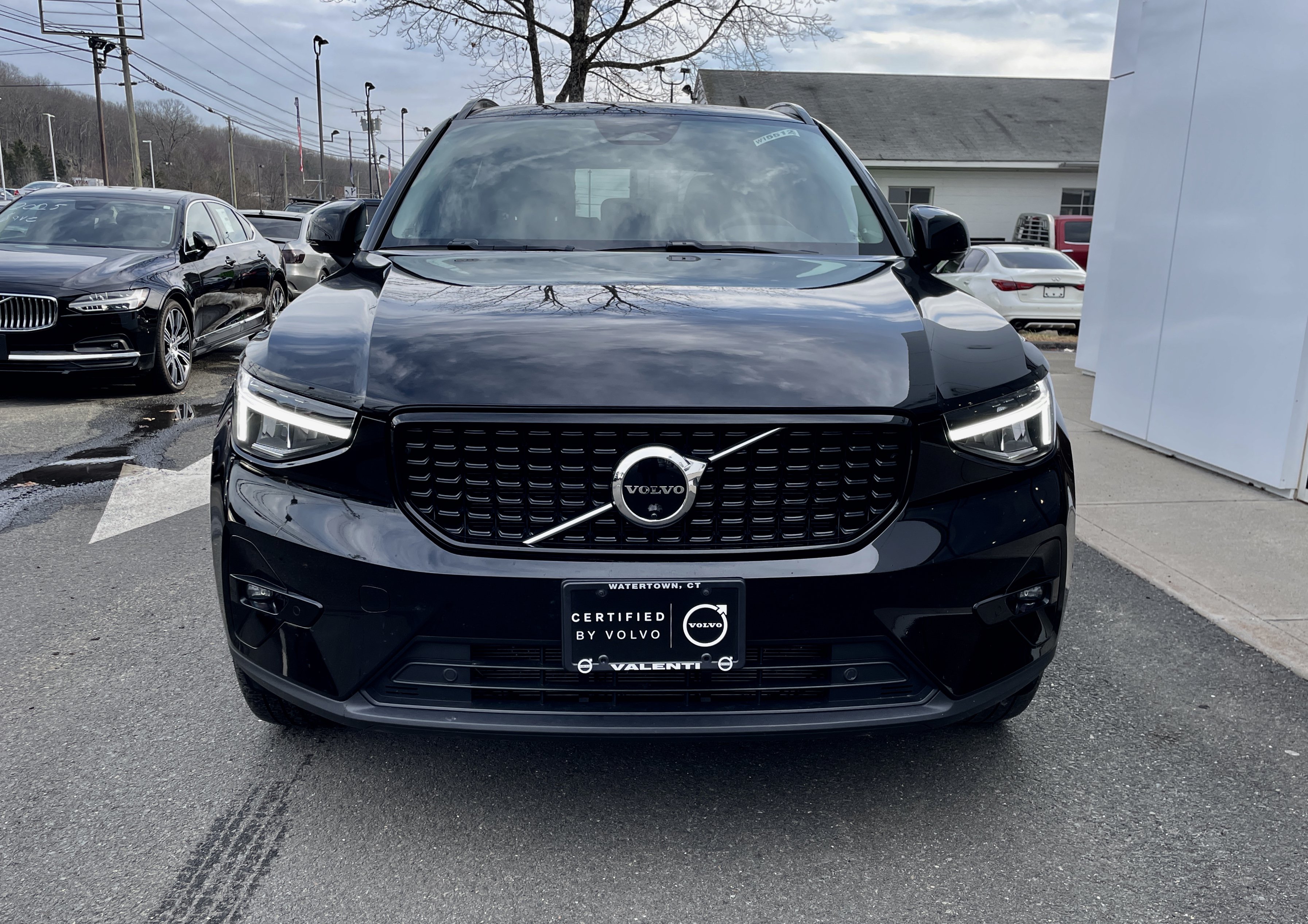 Certified 2025 Volvo XC40 B5 Plus AWD/4WD image 6