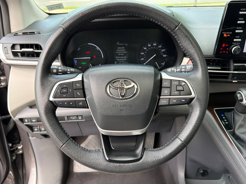 Used 2023 Toyota Sienna XLE AWD/4WD image 23