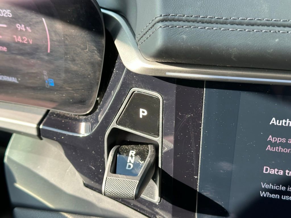 Used 2025 Porsche Macan Electric image 32