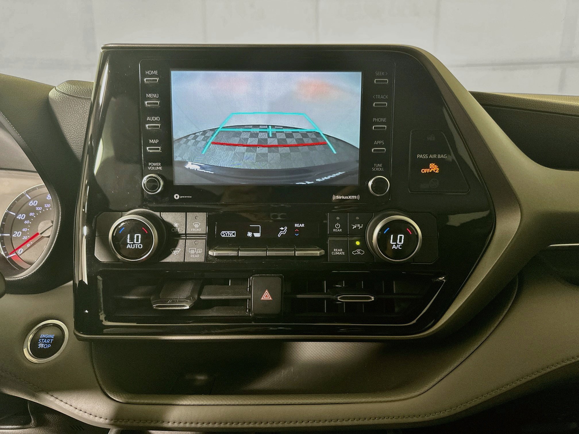 Used 2021 Toyota Highlander L FWD image 25