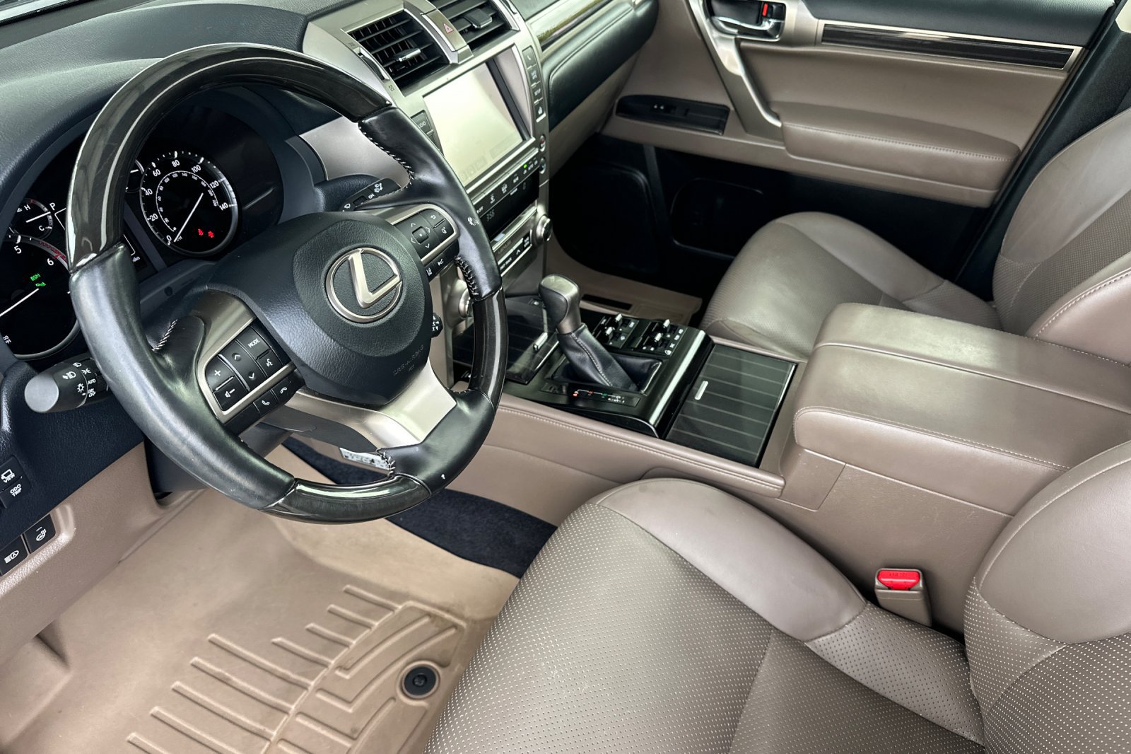 Used 2020 Lexus GX 460 Luxury w/ Accessory Package AWD/4WD image 10