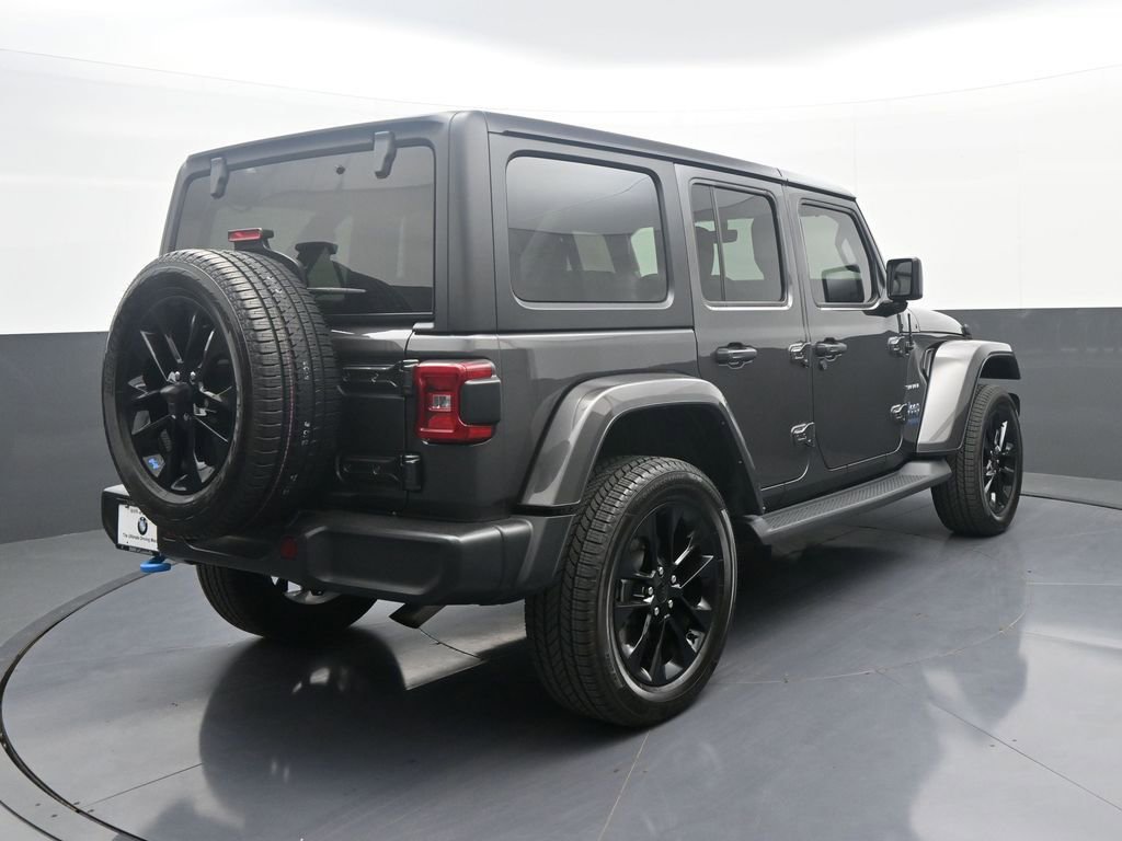 Used 2022 Jeep Wrangler Unlimited Sahara w/ Cold Weather Group AWD/4WD image 7