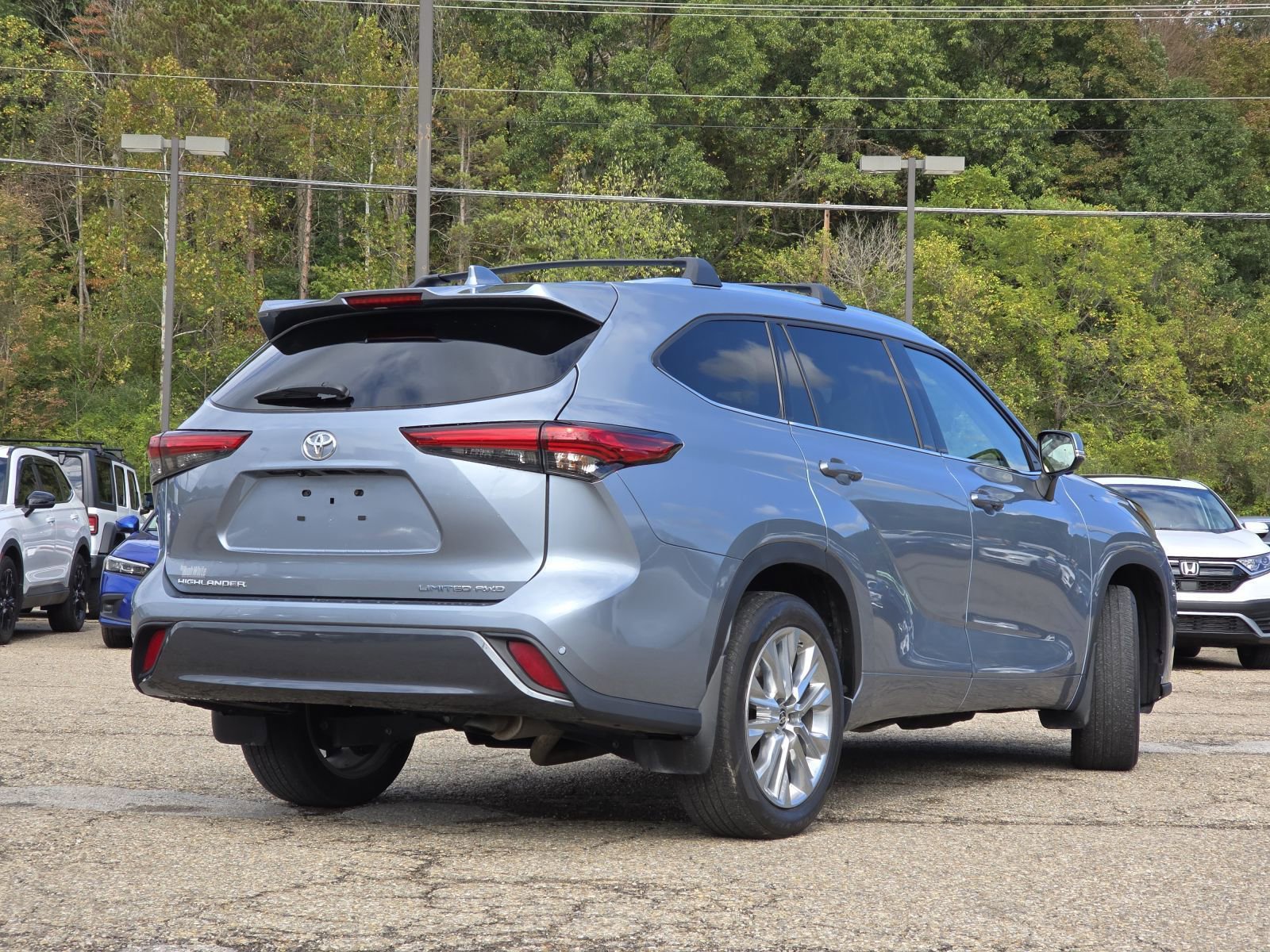 Used 2023 Toyota Highlander L image 15