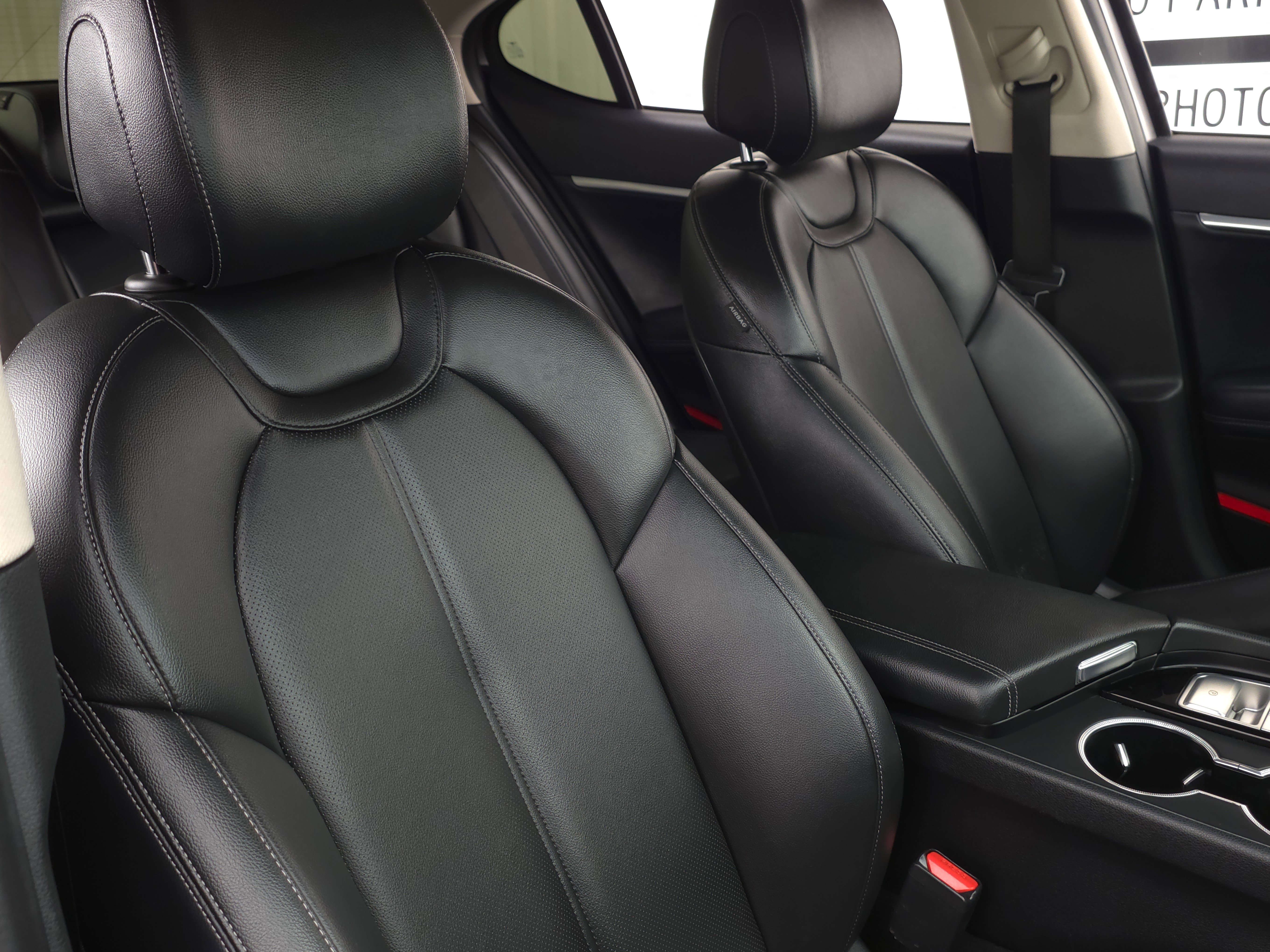 Used 2022 Genesis G70 2.0T image 31