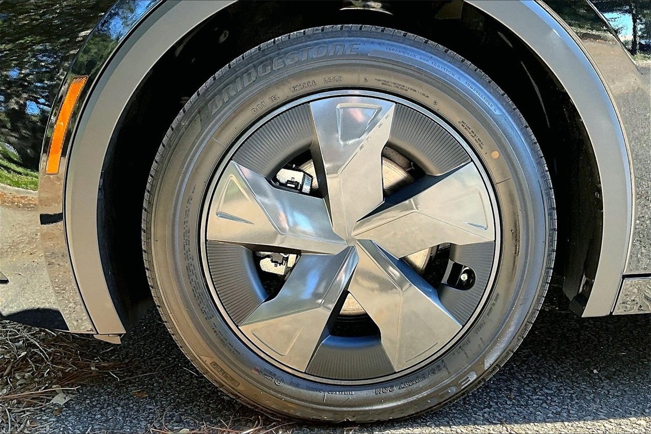 Used 2026 Toyota Prius LE image 31