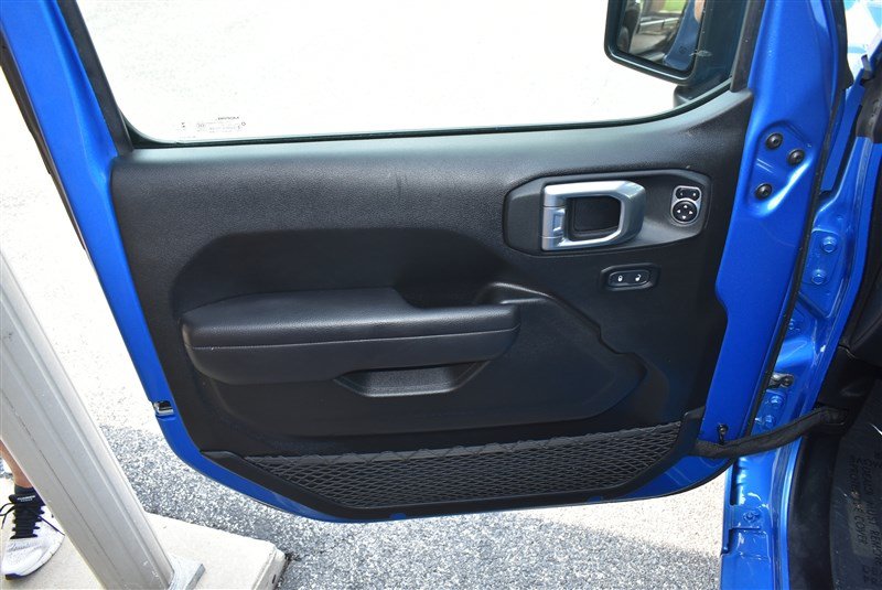 Used 2024 Jeep Wrangler Unlimited w/ Convenience Group AWD/4WD image 9